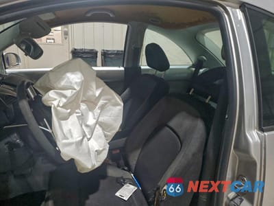 Zdjęcie 10 z 12 samochodu: 2001 VOLKSWAGEN NEW BEETLE GLS TDI VIN:3VWCP21C11M466870 - miniatura