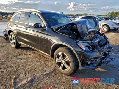 Czwarte zdjęcie samochodu z boku: 2016 MERCEDES-BENZ GLC 300 VIN:WDC0G4JB9GF102109 - miniatura