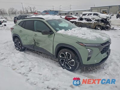 Czwarte zdjęcie samochodu z boku: 2024 CHEVROLET TRAX 2RS VIN:KL77LJE2XRC096072 - miniatura