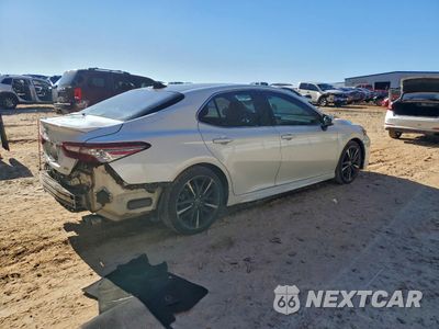 Trzecie zdjęcie samochodu z tyłu: 2018 TOYOTA CAMRY XSE VIN:4T1B61HK1JU150126 - miniatura