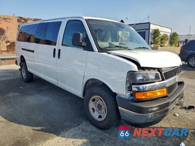 Czwarte zdjęcie samochodu z boku: 2024 CHEVROLET EXPRESS G3500 LT VIN:1GAZGPFP4R1202176 - miniatura
