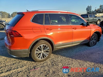 Trzecie zdjęcie samochodu z tyłu: 2018 VOLKSWAGEN TIGUAN SE VIN:3VV2B7AX3JM015549 - miniatura