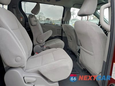Zdjęcie 11 z 13 samochodu: 2020 TOYOTA SIENNA LE VIN:5TDKZ3DC5LS050530 - miniatura