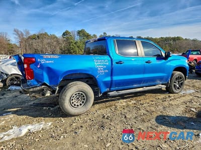 Trzecie zdjęcie samochodu z tyłu: 2022 CHEVROLET SILVERADO K1500 LT TRAIL BOSS VIN:3GCUDFET7NG688884 - miniatura