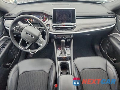 Zdjęcie 8 z 12 samochodu: 2025 JEEP COMPASS LATITUDE VIN:3C4NJDBN9ST560639 - miniatura
