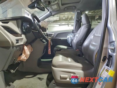 Zdjęcie 7 z 14 samochodu: 2018 TOYOTA SIENNA XLE 8-PASSENGER VIN:5TDYZ3DC5JS930232 - miniatura