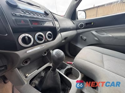 Zdjęcie 9 z 10 samochodu: 2008 TOYOTA TACOMA VIN:5TENX22N08Z512617 - miniatura