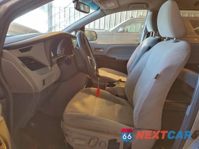 Zdjęcie 7 z 14 samochodu: 2017 TOYOTA SIENNA LE VIN:5TDKZ3DC1HS862544 - miniatura