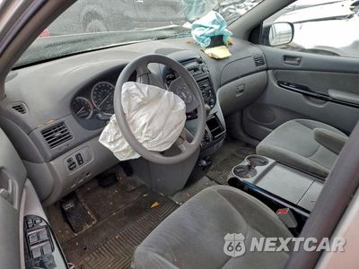 Zdjęcie 8 z 13 samochodu: 2004 TOYOTA SIENNA VIN:5TDZA23C84S120573 - miniatura