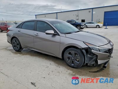 Czwarte zdjęcie samochodu z boku: 2022 HYUNDAI ELANTRA SEL VIN:KMHLM4AG6NU321119 - miniatura