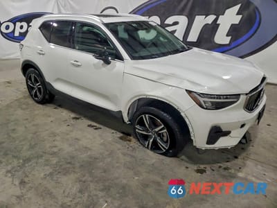 Czwarte zdjęcie samochodu z boku: 2025 VOLVO XC40 CORE VIN:YV4L12UJ5S2576650 - miniatura