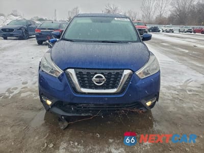 Piąte zdjęcie samochodu w środku: 2019 NISSAN KICKS S VIN:3N1CP5CU5KL524452 - miniatura