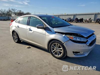 Czwarte zdjęcie samochodu z boku: 2018 FORD FOCUS SE VIN:1FADP3F26JL213029 - miniatura