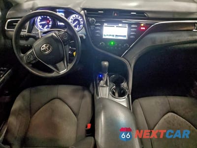 Zdjęcie 8 z 12 samochodu: 2018 TOYOTA CAMRY L VIN:4T1B11HK4JU103364 - miniatura