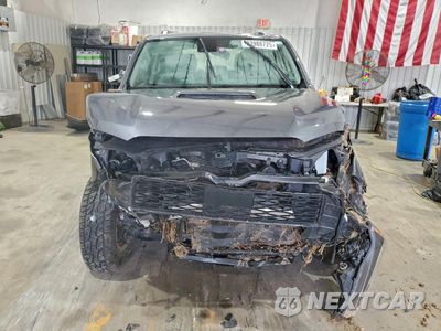 Piąte zdjęcie samochodu w środku: 2023 TOYOTA 4RUNNER SE VIN:JTERU5JR8P6131301 - miniatura