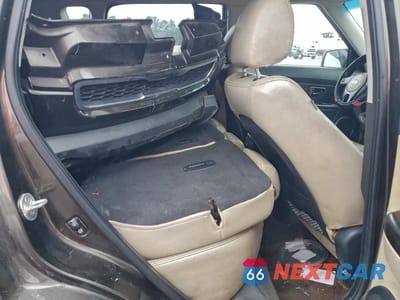 Zdjęcie 10 z 11 samochodu: 2010 KIA SOUL + VIN:KNDJT2A26A7124418 - miniatura