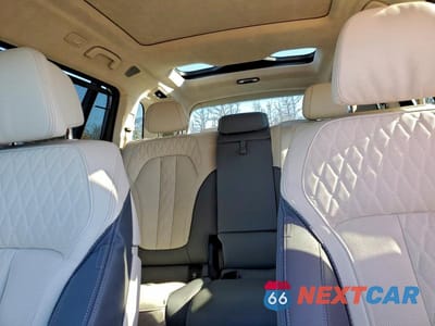 Zdjęcie 10 z 12 samochodu: 2025 BMW X7 M60I VIN:5UX33EM09S9Z58501 - miniatura