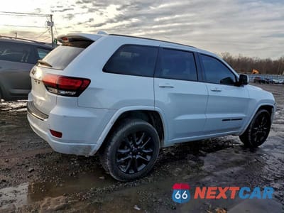 Trzecie zdjęcie samochodu z tyłu: 2017 JEEP GRAND CHEROKEE LAREDO VIN:1C4RJFAG6HC951834 - miniatura