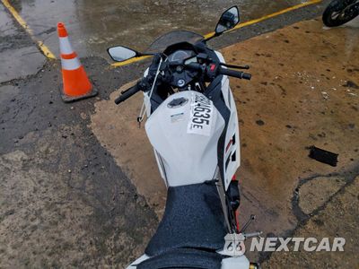 Zdjęcie 6 z 10 samochodu: 2017 KAWASAKI EX300 B VIN:JKAEX8B19HDA35742 - miniatura