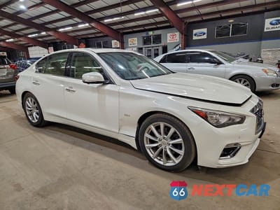 Czwarte zdjęcie samochodu z boku: 2018 INFINITI Q50 LUXE VIN:JN1EV7AR0JM435983 - miniatura