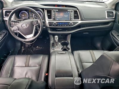 Zdjęcie 8 z 16 samochodu: 2017 TOYOTA HIGHLANDER SE VIN:5TDJZRFH5HS391974 - miniatura