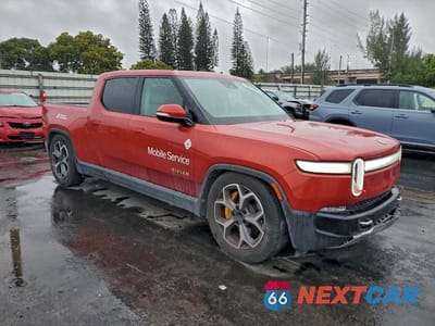 Czwarte zdjęcie samochodu z boku: 2023 RIVIAN R1T ADVENTURE VIN:7FCTGAAA7PN020615 - miniatura