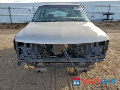 Piąte zdjęcie samochodu w środku: 2002 CHEVROLET SILVERADO C1500 VIN:2GCEC19V721407967 - miniatura