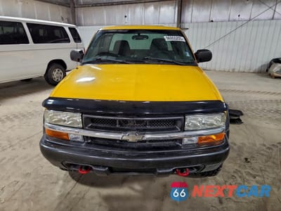 Piąte zdjęcie samochodu w środku: 2003 CHEVROLET S TRUCK S10 VIN:1GCCT19XX38233397 - miniatura