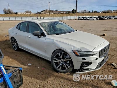 Czwarte zdjęcie samochodu z boku: 2025 VOLVO S60 CORE VIN:7JRL12GJ9SG362425 - miniatura