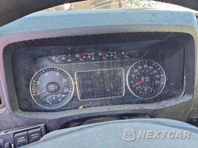 Zdjęcie 8 z 10 samochodu: 2018 INTERNATIONAL LT625 VIN:3HSDZAPR1JN205084 - miniatura