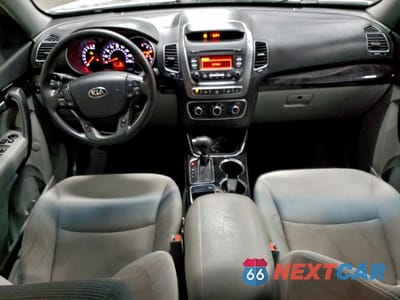 Zdjęcie 8 z 13 samochodu: 2015 KIA SORENTO LX VIN:5XYKTDA78FG602196 - miniatura