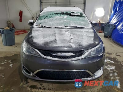 Piąte zdjęcie samochodu w środku: 2017 CHRYSLER PACIFICA TOURING L VIN:2C4RC1BG6HR705563 - miniatura