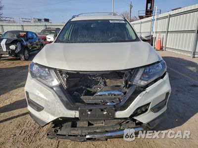Piąte zdjęcie samochodu w środku: 2017 NISSAN ROGUE S VIN:KNMAT2MV4HP599355 - miniatura