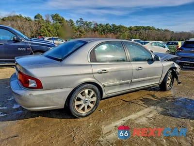 Trzecie zdjęcie samochodu z tyłu: 2005 KIA OPTIMA LX V6 VIN:KNAGD128355414537 - miniatura