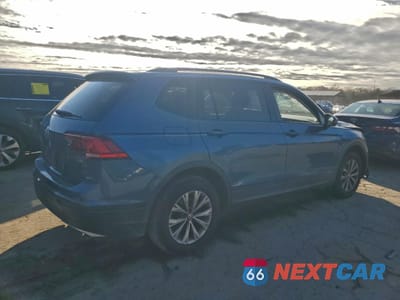 Trzecie zdjęcie samochodu z tyłu: 2018 VOLKSWAGEN TIGUAN S VIN:3VV1B7AX6JM011684 - miniatura