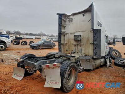 Czwarte zdjęcie samochodu z boku: 2024 KENWORTH T680 SEMI TRUCK VIN:1XKYD49X1RJ345760 - miniatura