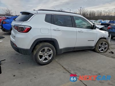 Trzecie zdjęcie samochodu z tyłu: 2023 JEEP COMPASS LATITUDE VIN:3C4NJDBN1PT561744 - miniatura