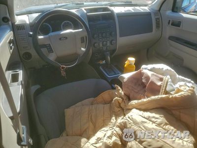Zdjęcie 8 z 13 samochodu: 2008 FORD ESCAPE XLS VIN:1FMCU02Z38KC69537 - miniatura