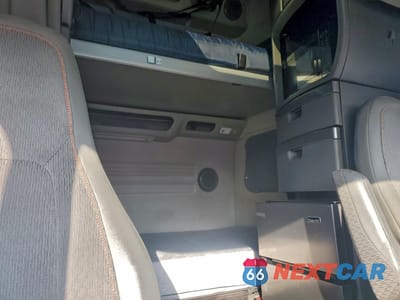 Zdjęcie 6 z 10 samochodu: 2021 VOLVO VNL SEMI TRUCK VIN:4V4NC9EH3MN262964 - miniatura