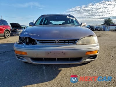 Piąte zdjęcie samochodu w środku: 1996 TOYOTA CAMRY LE VIN:4T1EF12K5TU125643 - miniatura