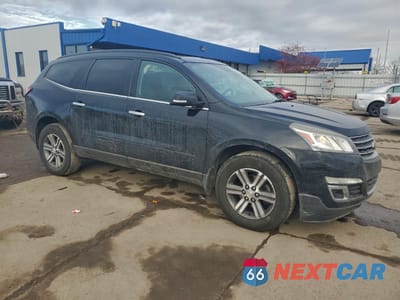 Czwarte zdjęcie samochodu z boku: 2017 CHEVROLET TRAVERSE LT VIN:1GNKVHKD6HJ259467 - miniatura