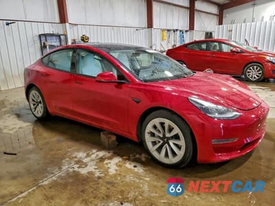 Czwarte zdjęcie samochodu z boku: 2021 TESLA MODEL 3 VIN:5YJ3E1EB2MF032552 - miniatura