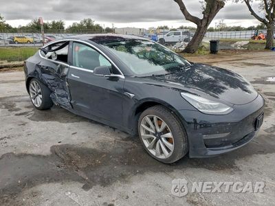 Czwarte zdjęcie samochodu z boku: 2018 TESLA MODEL 3 VIN:5YJ3E1EA2JF023630 - miniatura