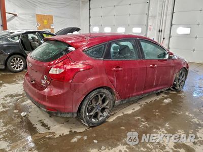 Trzecie zdjęcie samochodu z tyłu: 2014 FORD FOCUS SE VIN:1FADP3K21EL148957 - miniatura