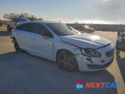 Czwarte zdjęcie samochodu z boku: 2016 VOLVO S60 PLATINUM VIN:LYV402FM3GB098056 - miniatura