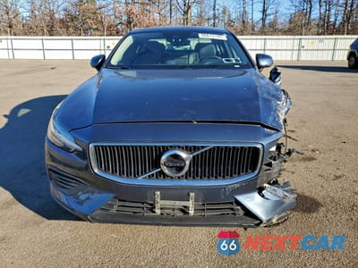 Piąte zdjęcie samochodu w środku: 2019 VOLVO S60 T6 MOMENTUM VIN:7JRA22TK2KG016400 - miniatura