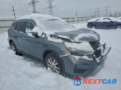 Czwarte zdjęcie samochodu z boku: 2017 NISS ROGUE SV VIN:5N1AT2MT0HC885799 - miniatura