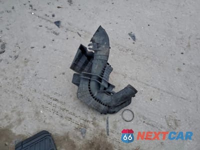 Zdjęcie 12 z 14 samochodu: 2006 MAZDA 3 HATCHBACK VIN:JM1BK343361411310 - miniatura