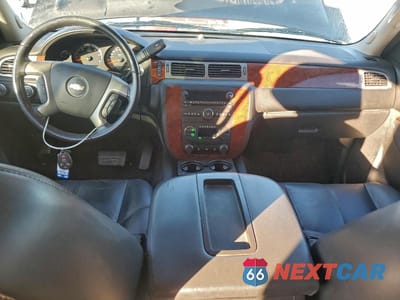 Zdjęcie 8 z 14 samochodu: 2013 CHEVROLET SUBURBAN K1500 LT VIN:1GNSKJE7XDR346161 - miniatura