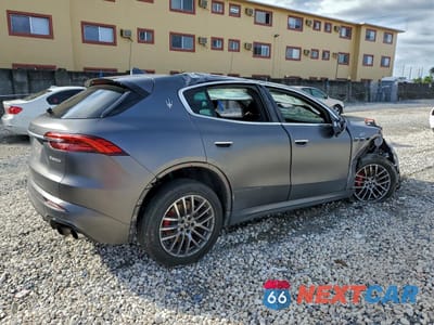 Trzecie zdjęcie samochodu z tyłu: 2023 MASERATI GRECALE GT VIN:ZN682AVA0P7425299 - miniatura
